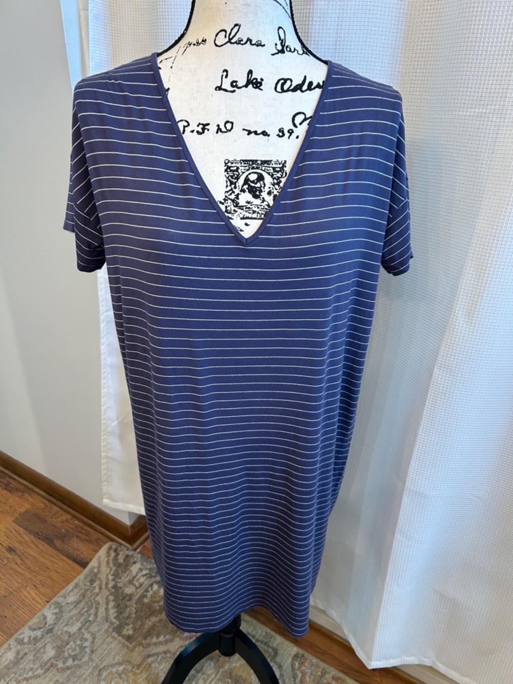 Gentle FawnStriped V-Neck Tunic Dress in Navy and White, Medium, Luxurious